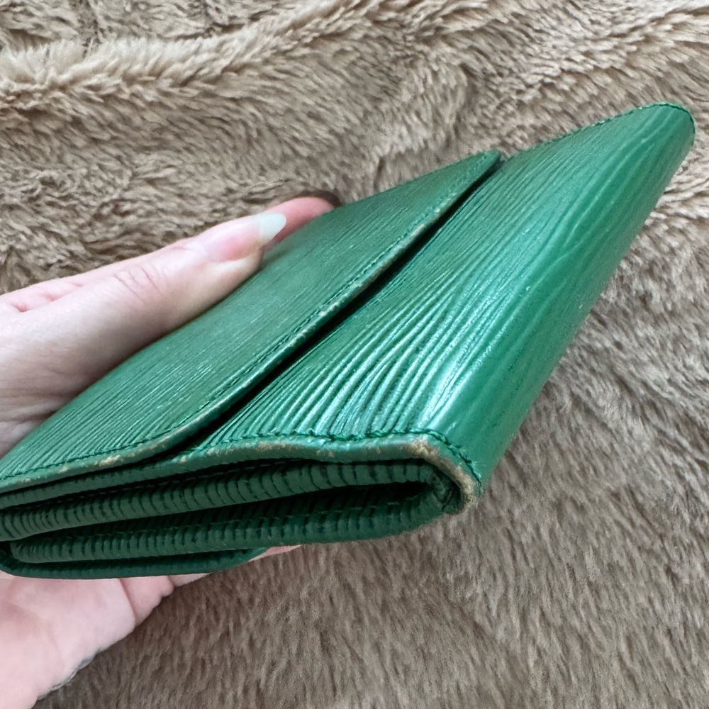 LOUIS VUITTON Green Elise Epi Leather Compact Wallet - Picture 13 of 13